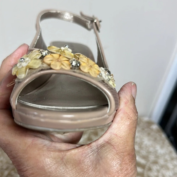 Karen Scott Branca Embellished Open Toe Heels Pale Pink (Tan) Sz 6 - Picture 7 of 8